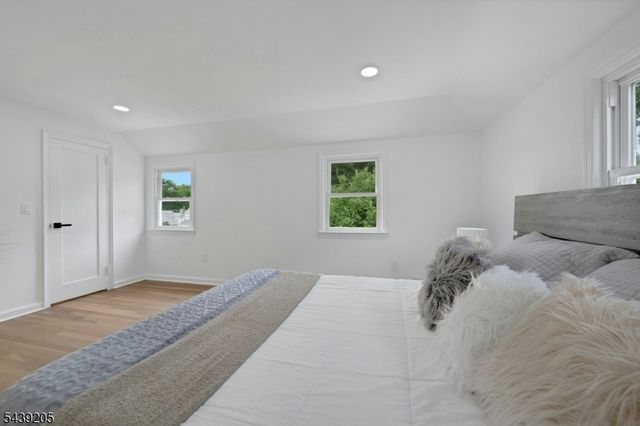 12 Lerome Pl, Teaneck Twp., NJ 07666