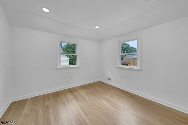 12 Lerome Pl, Teaneck Twp., NJ 07666