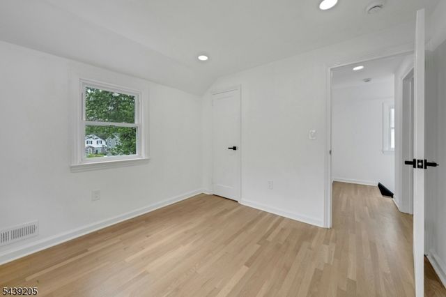 12 Lerome Pl, Teaneck Twp., NJ 07666