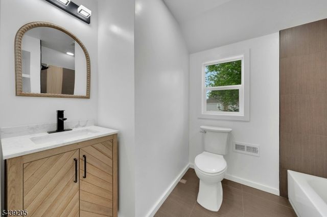 12 Lerome Pl, Teaneck Twp., NJ 07666