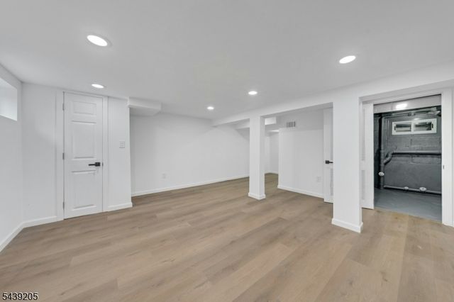 12 Lerome Pl, Teaneck Twp., NJ 07666