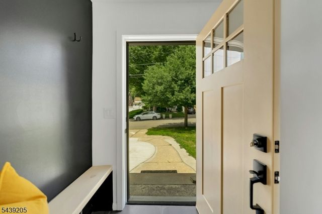 12 Lerome Pl, Teaneck Twp., NJ 07666