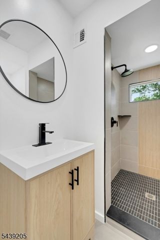 12 Lerome Pl, Teaneck Twp., NJ 07666