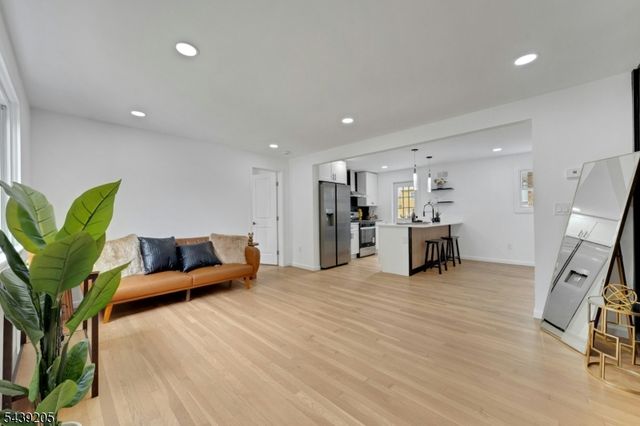 12 Lerome Pl, Teaneck Twp., NJ 07666