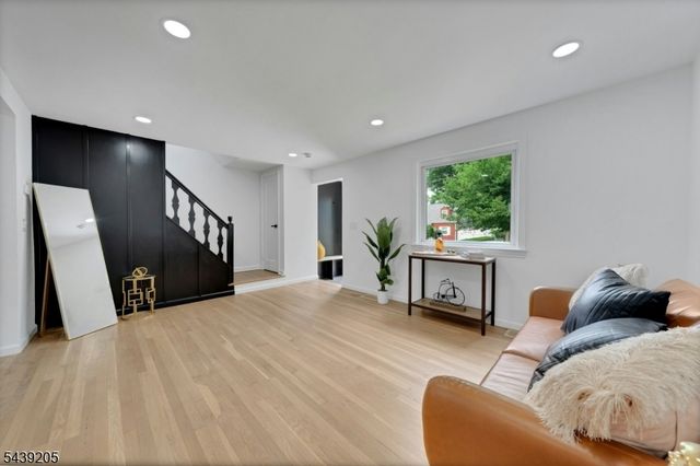 12 Lerome Pl, Teaneck Twp., NJ 07666