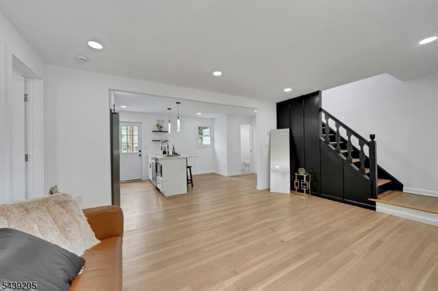 12 Lerome Pl, Teaneck Twp., NJ 07666