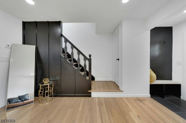 12 Lerome Pl, Teaneck Twp., NJ 07666