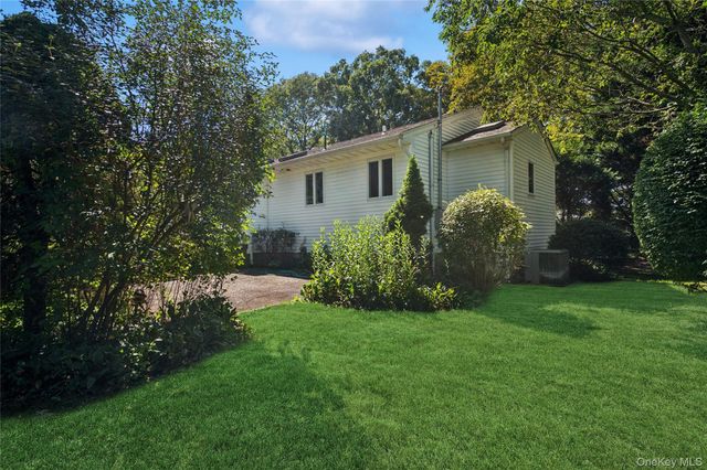 5 Kenny Street, Smithtown, NY 11788