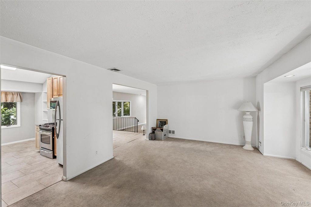 5 Kenny Street, Smithtown, NY 11788 — photo 3