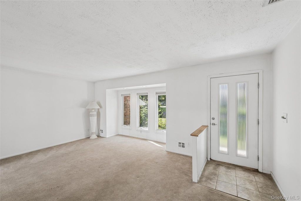 5 Kenny Street, Smithtown, NY 11788 — photo 4