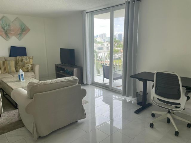 1731 SE 15th Street 505, Fort Lauderdale, FL 33316
