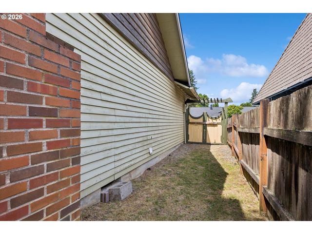 600 Ne 22ND St, Gresham, OR 97030