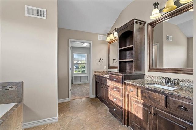 11307 W 158th Terrace, Overland Park, KS 66221