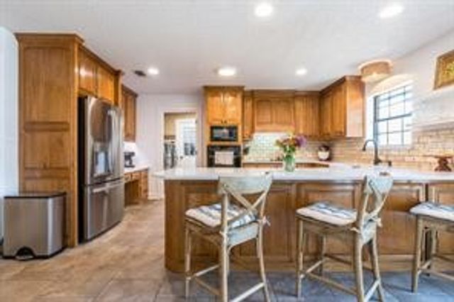 2613 S Chase Court, Burleson, TX 76028