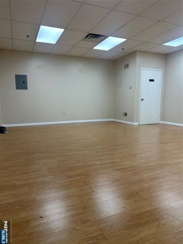 225 Broad Avenue 315, Palisades Park, NJ 07650