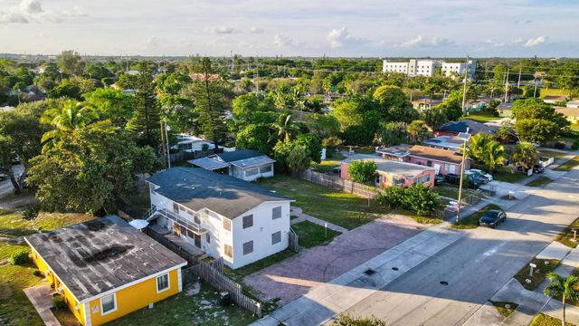 122 SW 8th Avenue, Delray Beach, FL 33444