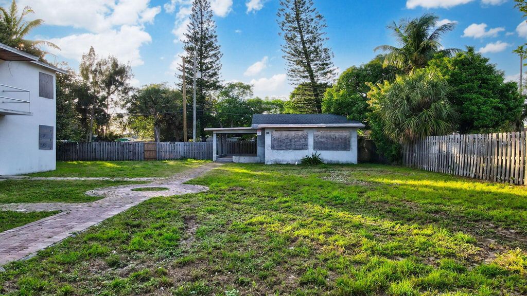 122 SW 8th Avenue, Delray Beach, FL 33444