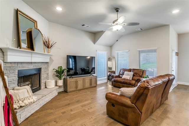 117 St Elias Drive, Burleson, TX 76028