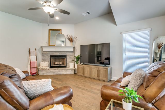 117 St Elias Drive, Burleson, TX 76028