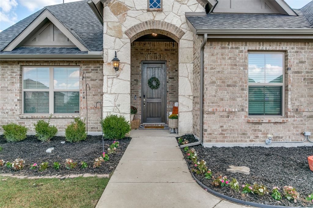 117 St Elias Drive, Burleson, TX 76028