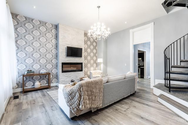 551 E Thirteenth Street, Cincinnati, OH 45202