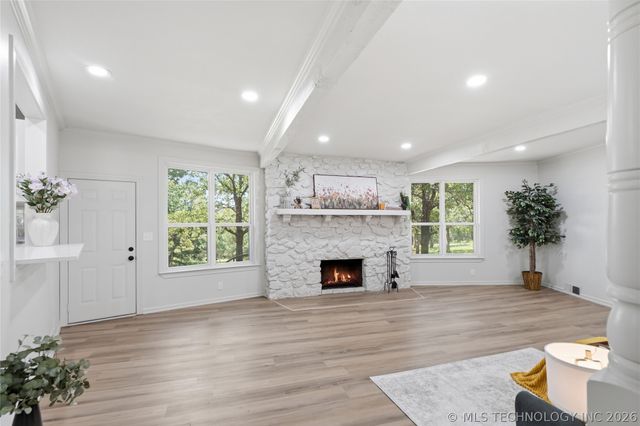239 Wood Lake Drive, Sand Springs, OK 74063