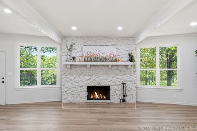 239 Wood Lake Drive, Sand Springs, OK 74063