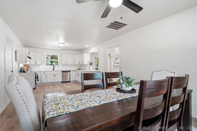 239 Wood Lake Drive, Sand Springs, OK 74063
