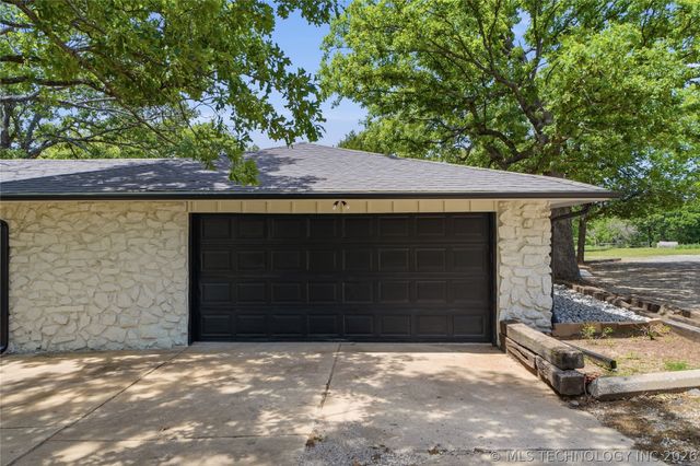 239 Wood Lake Drive, Sand Springs, OK 74063