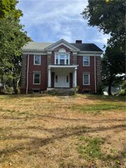 7 Lanphear Street, West Warwick, RI 02893
