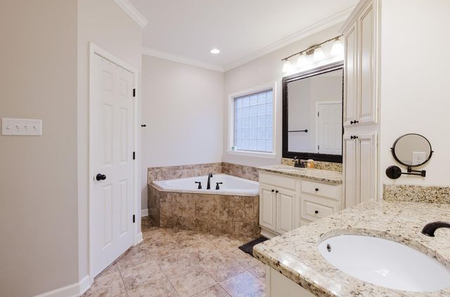 10676 Hinds Rd, Benton, AR 72019