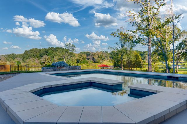 2001 Rose Pointe, Athens, TX 75752