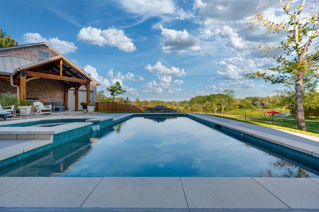 2001 Rose Pointe, Athens, TX 75752