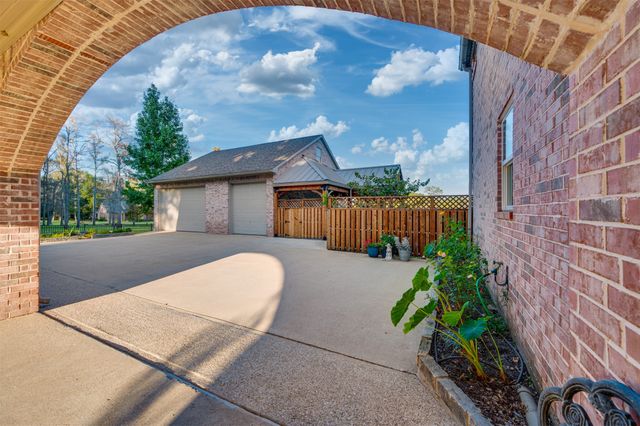 2001 Rose Pointe, Athens, TX 75752