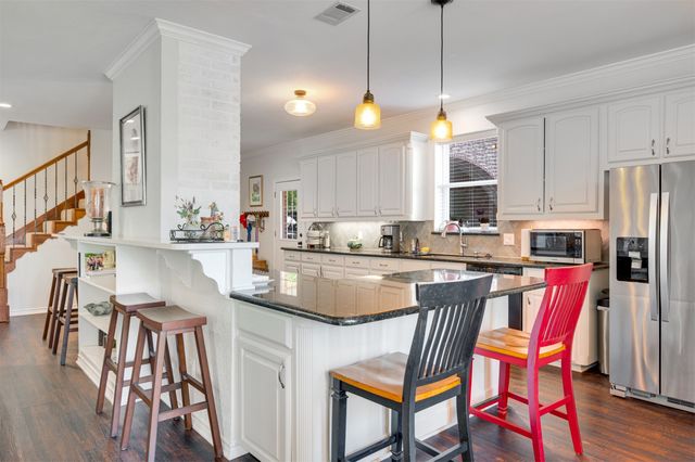 2001 Rose Pointe, Athens, TX 75752