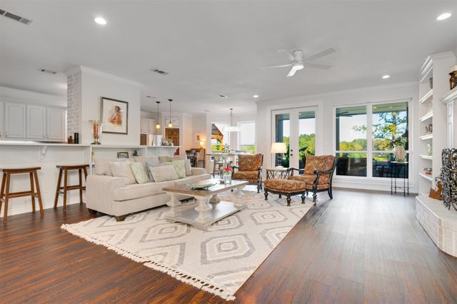 2001 Rose Pointe, Athens, TX 75752