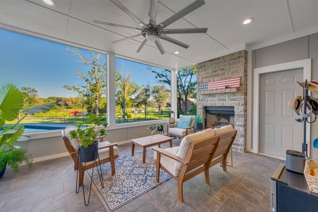 2001 Rose Pointe, Athens, TX 75752