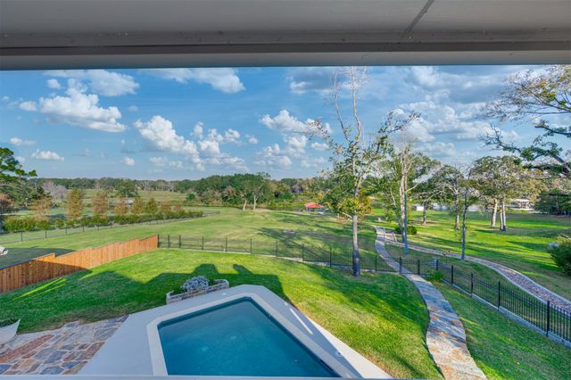 2001 Rose Pointe, Athens, TX 75752