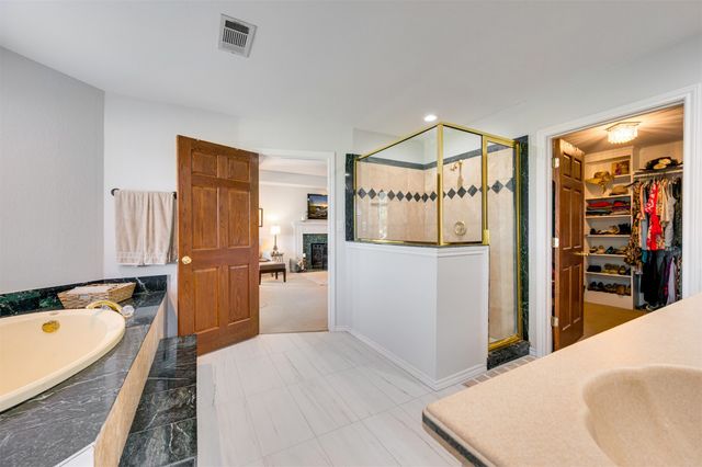 2001 Rose Pointe, Athens, TX 75752