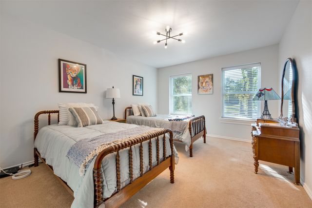 2001 Rose Pointe, Athens, TX 75752