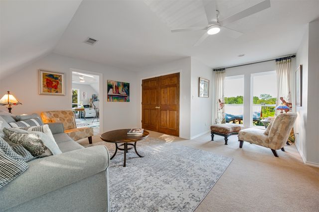 2001 Rose Pointe, Athens, TX 75752