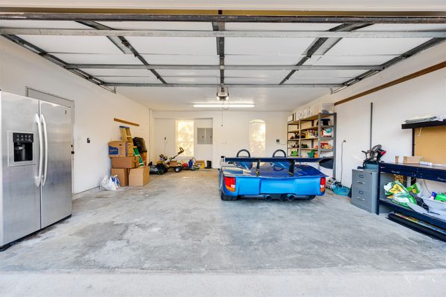 2001 Rose Pointe, Athens, TX 75752