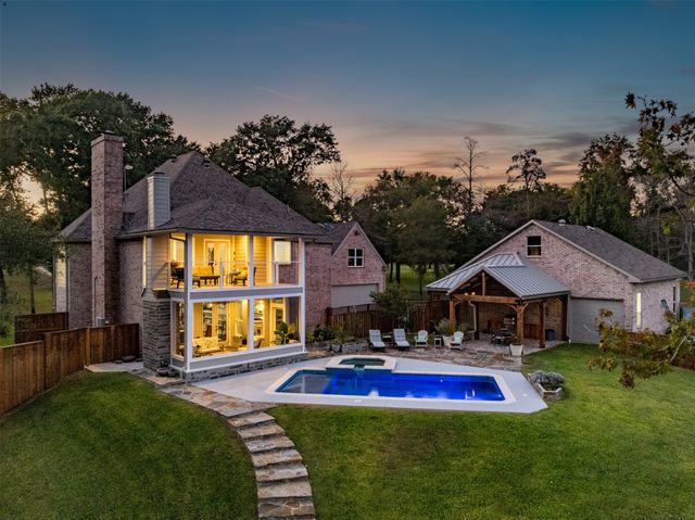 2001 Rose Pointe, Athens, TX 75752