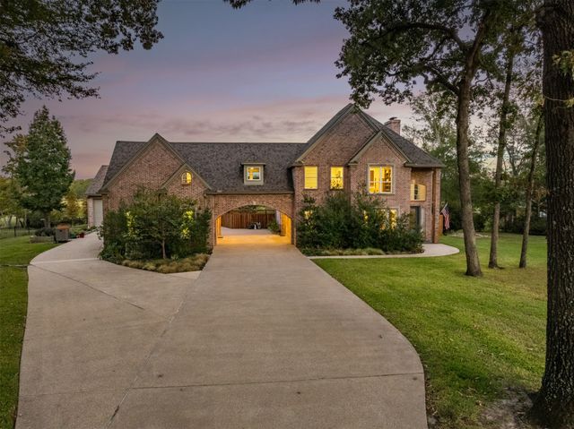 2001 Rose Pointe, Athens, TX 75752