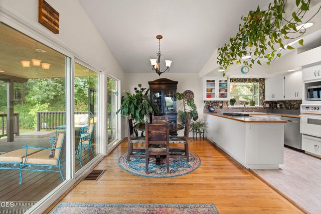 1438 NE Sherman Lane, Grants Pass, OR 97526
