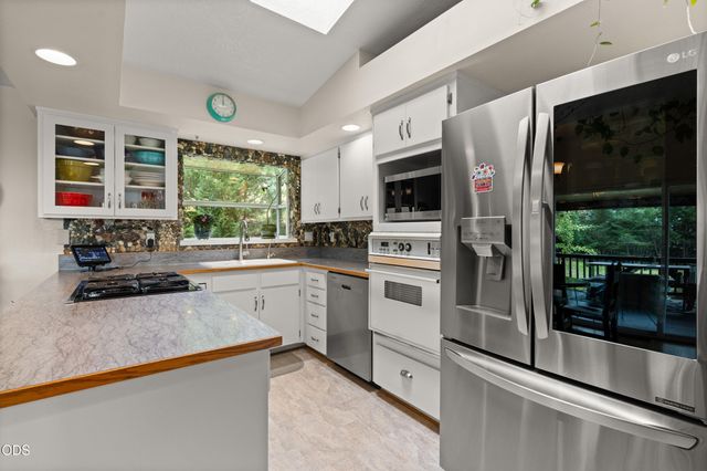 1438 NE Sherman Lane, Grants Pass, OR 97526