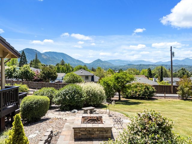 1438 NE Sherman Lane, Grants Pass, OR 97526