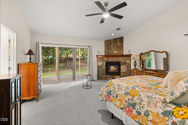 1438 NE Sherman Lane, Grants Pass, OR 97526