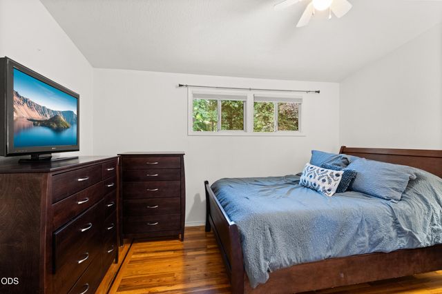 1438 NE Sherman Lane, Grants Pass, OR 97526