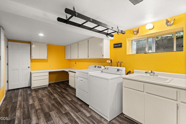 1438 NE Sherman Lane, Grants Pass, OR 97526